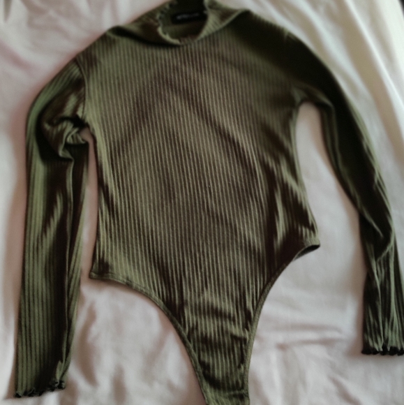 PrettyLittleThing Tops - 🏷️ 3/$15 SALE  Khaki Green bodysuit